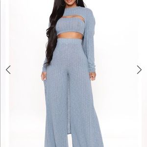 Beautiful, 2pc wide leg pants set.